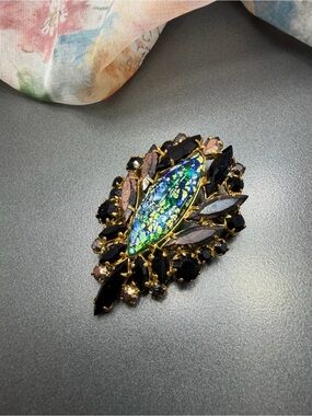 Vintage Foiled Stone Brooch #260UB